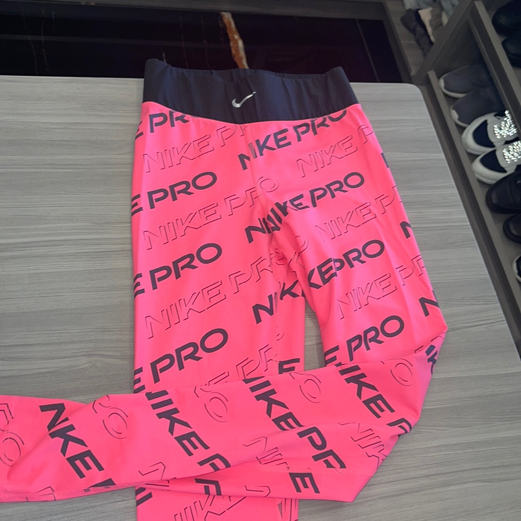 Nike Leggings. Size S, Color Hot Pink. No Tag Never Used